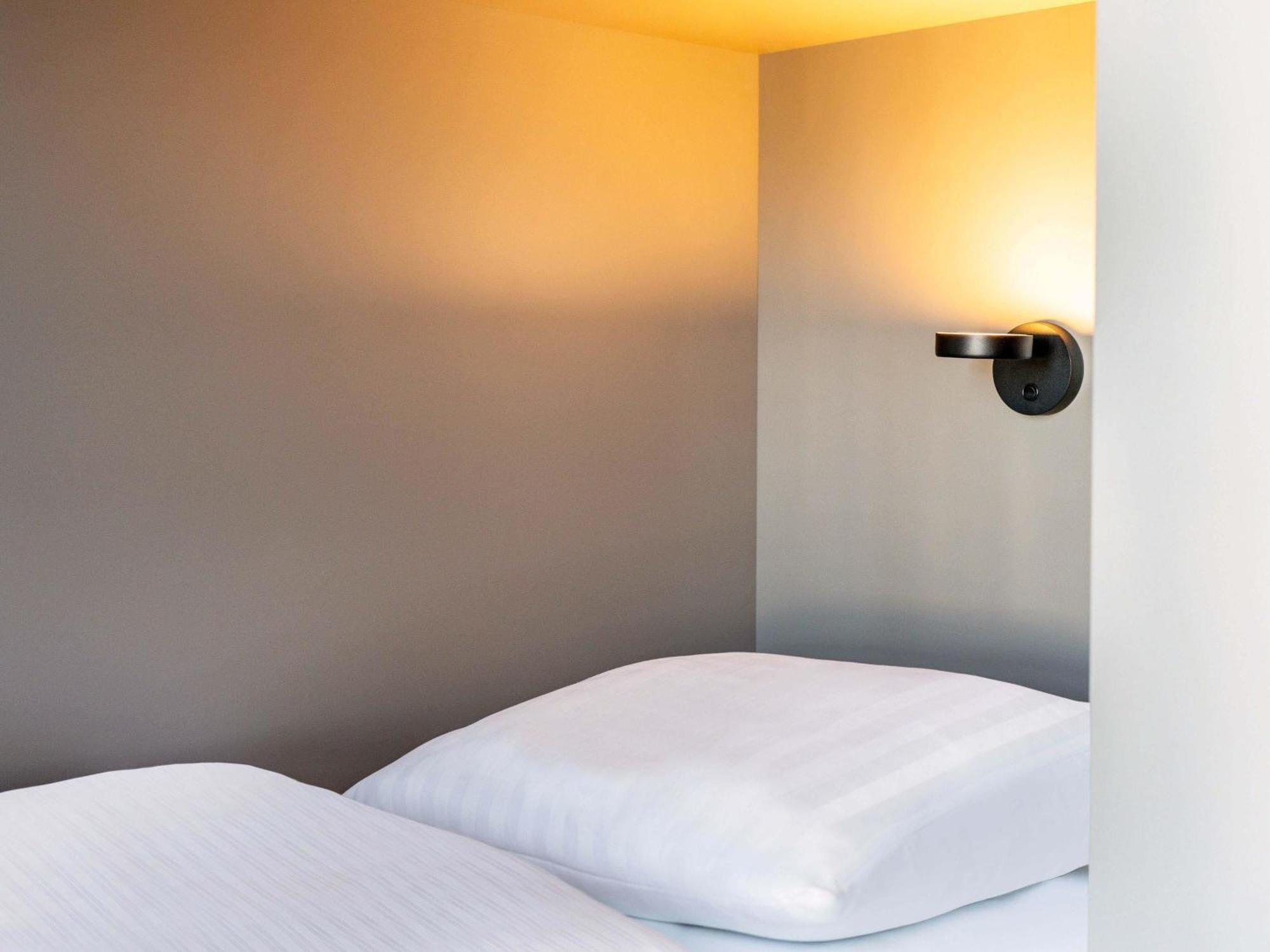 Twin Room,1700283825:JPEG